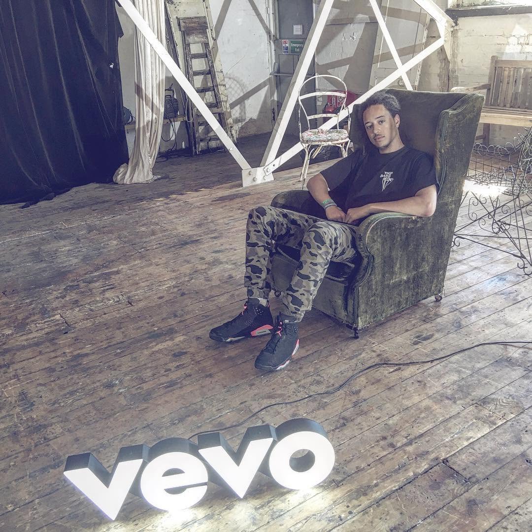 Behind the scenes of Isaiah Dreads' VEVO DSCVR session.