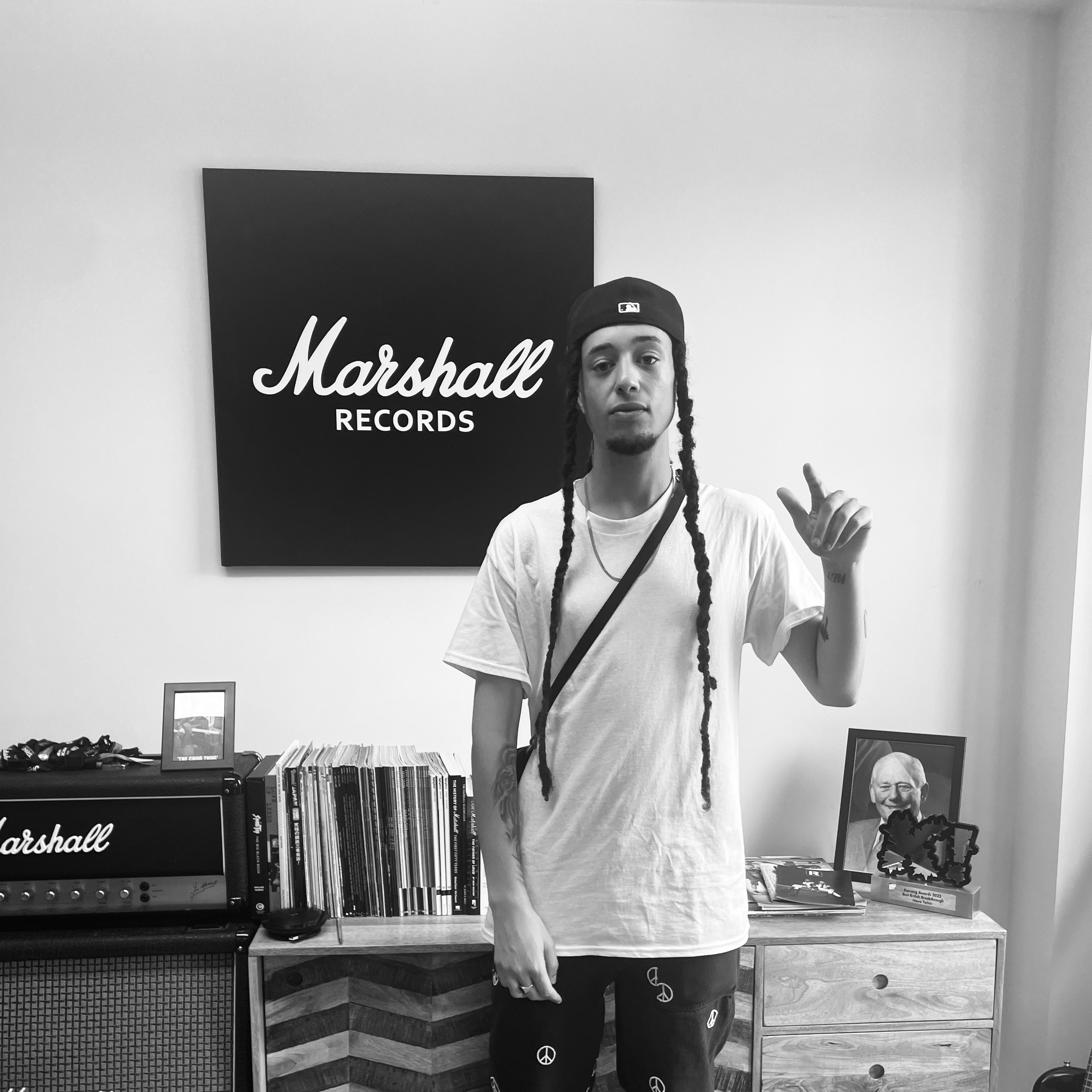 Isaiah Dreads signing to Marshall Live Agency.